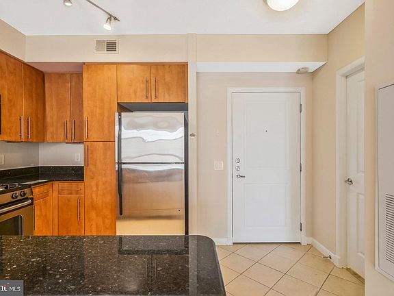 5th image of 1021 Garfield St #446