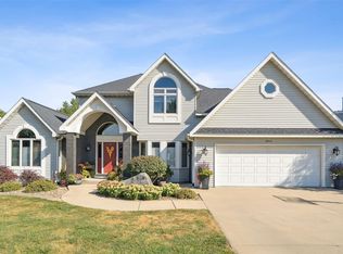 1004 Big Rock Park Rd, Pella, IA 50219