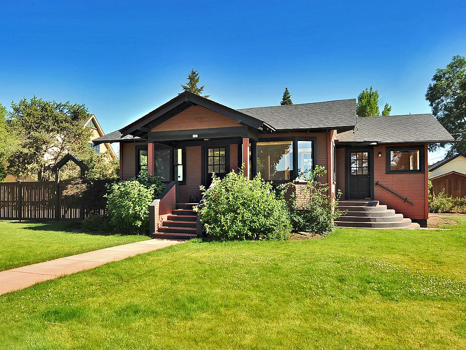 1st image of 215 SE Urania Ln