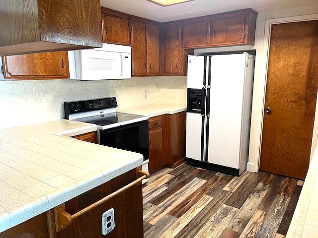 15400 Excelsior Ave — Photo 7
