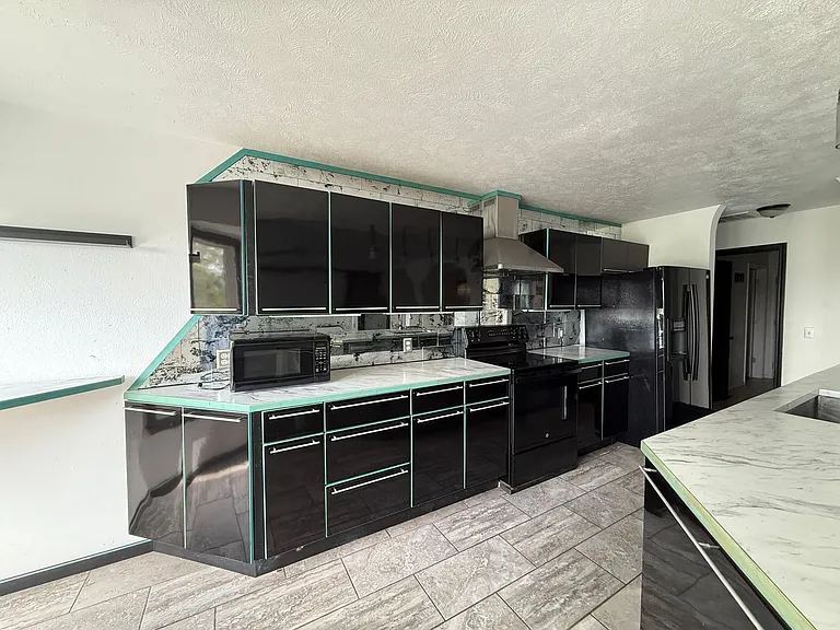 360 Tall Oaks Dr — Photo 43