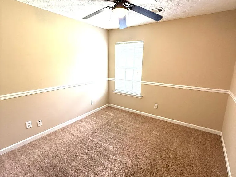 9400 Colleton Ct — Photo 9