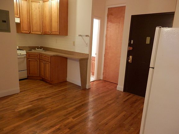 5th image of 298 Saint James Pl APT 4