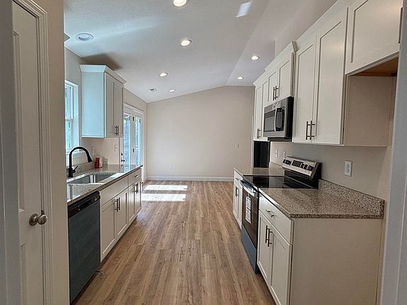 5th image of 105 Addison Creek Ln