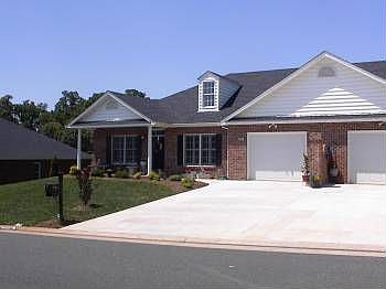 3rd image of 1066 Doulton Cir