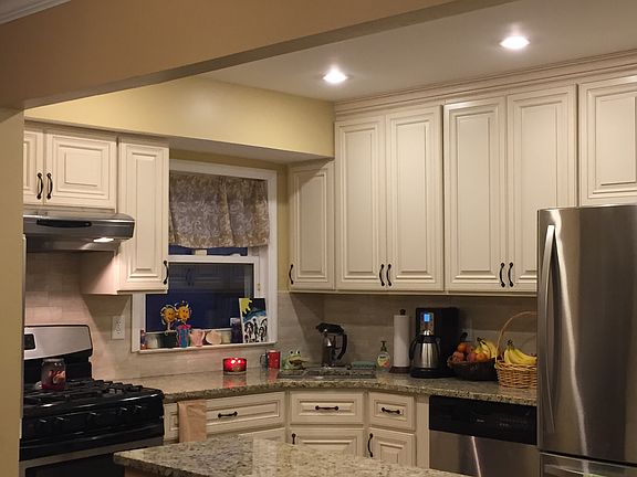 3rd image of 3011 Bellport Ave