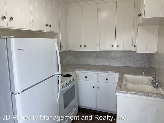 3rd image of 4440-4444 Menlo Ave #4444-8