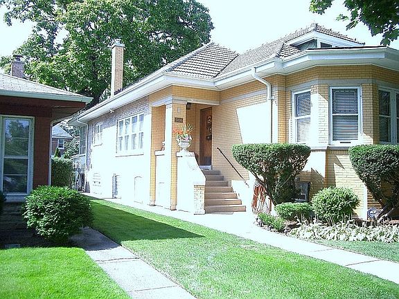 2nd image of 5806 N Sacramento Ave