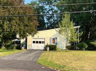 26 Richlee Dr, Camillus, NY 13031
