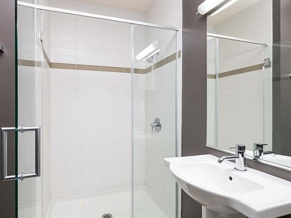 4th image of 527 Donahue St