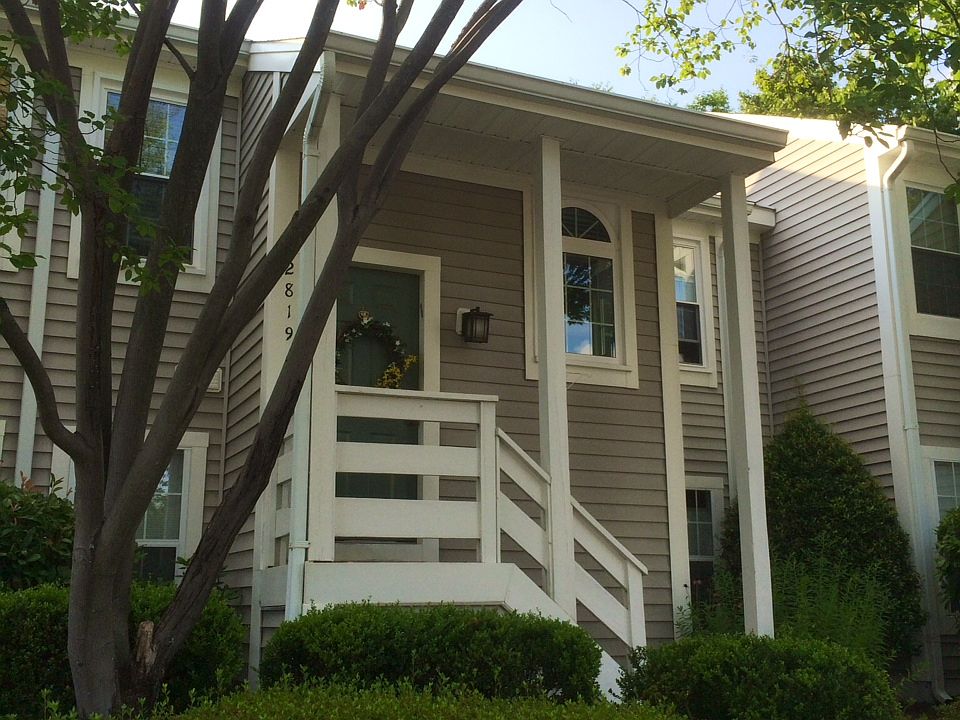 1st image of 2819 Yarling Ct
