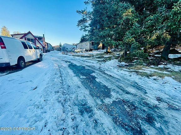 4th image of 170 Island Lake Rd
