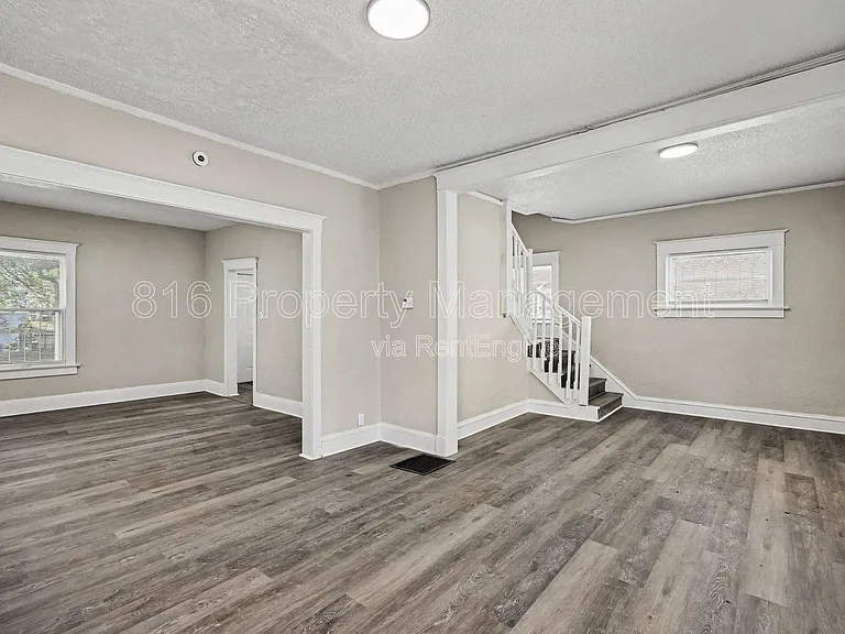 3205 E 31st St — Photo 6