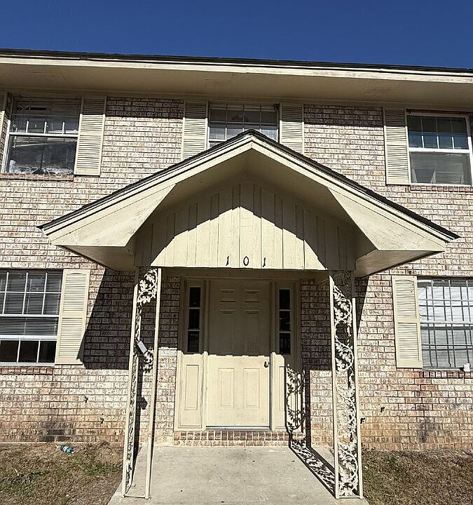 1st image of 101 Woodhouse Ln APT A