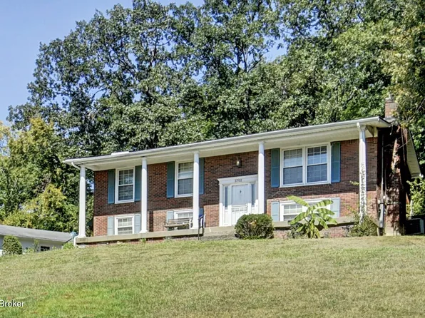 5702 Deep Forest Ct, Louisville, KY 40214