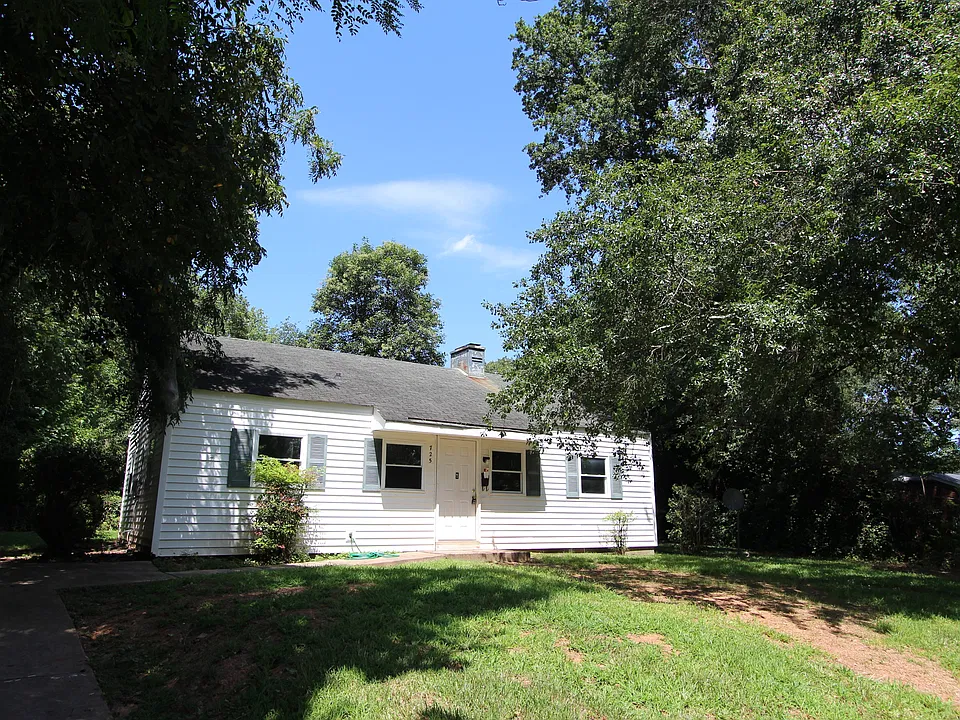 725 Lucas St #725