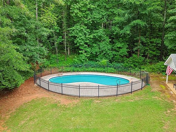 3rd image of 60 Carriage Park Ct