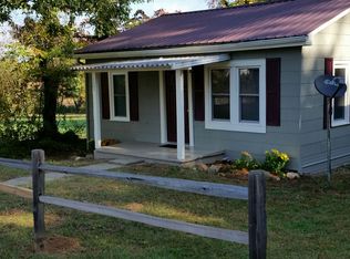 123 N Mapleton Dr, East Flat Rock, NC 28726