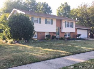 1207 Allied Ave, Taylorville, IL 62568