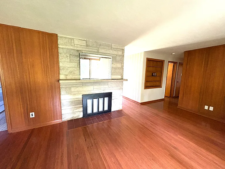 Gas Fireplace.