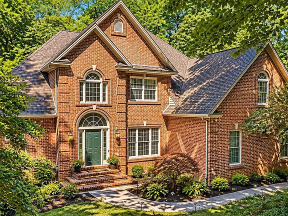 3rd image of 661 Hunters Ln