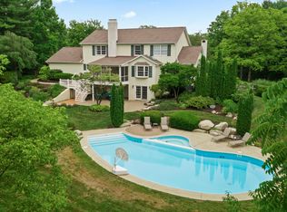 1405 Carriage Rd, Powell, OH 43065