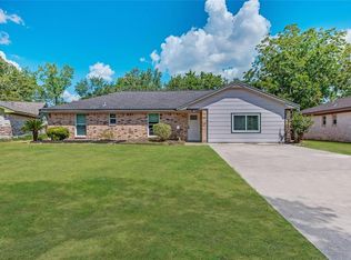 621 N Fairview Cir, Alvin, TX 77511