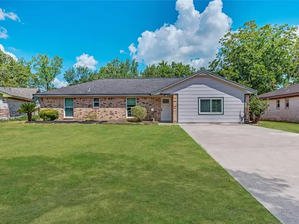 621 N Fairview Circle, Alvin, TX 77511