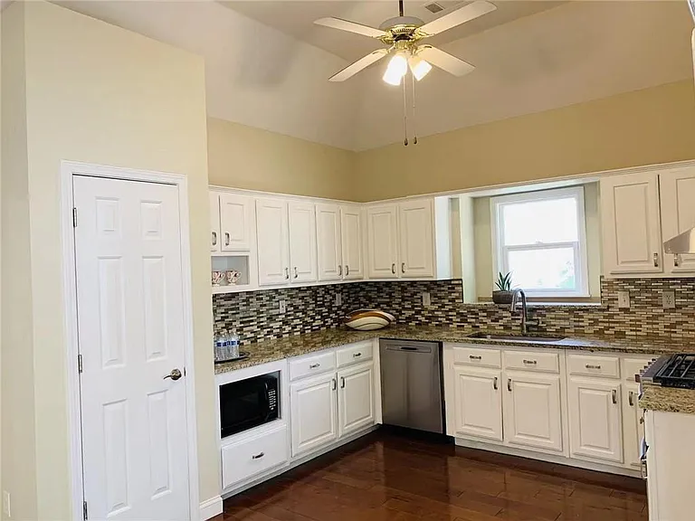 5365 Derby Chase Ct — Photo 13
