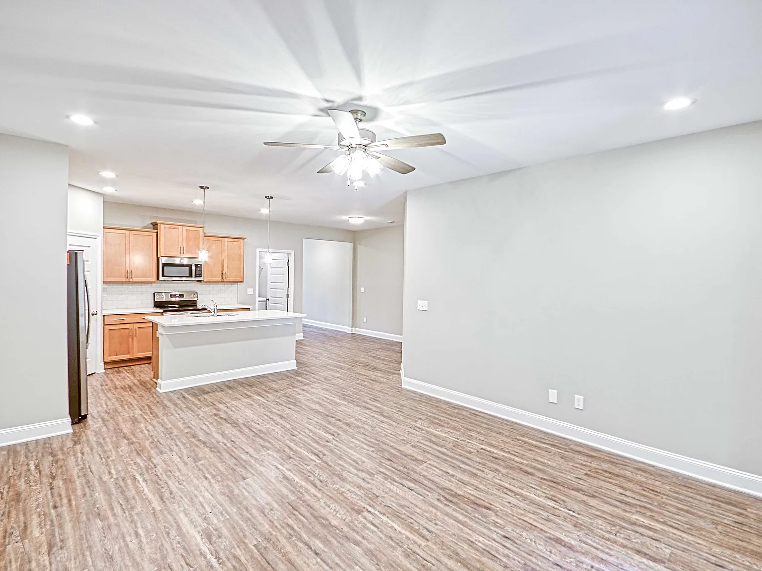 3 bed, 1453 sqft, $1,900 — Photo 4