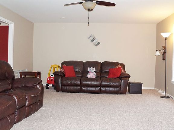 3rd image of 1503 Chaucer Dr