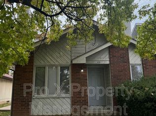 300 W Streamside Ct, Nixa, MO 65714