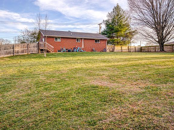 5th image of 102 Rolling Acres Dr