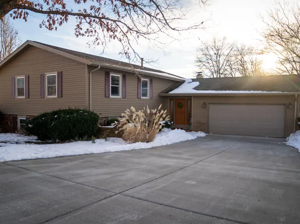 47 Apple Ln, Petersburg, IL 62675