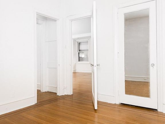 4th image of 235-37 S 15th St #905