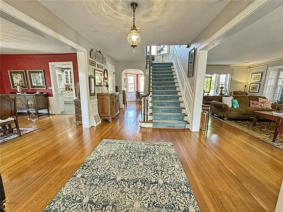 2nd image of 211 Lawn Ave