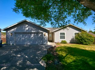 1027 NW Larch Ct, Redmond, OR 97756
