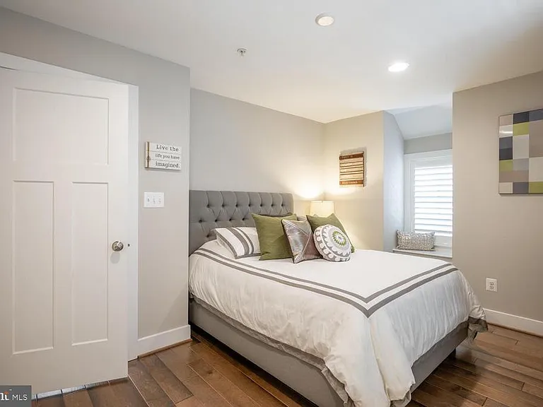 1126 N Stuart St — Photo 37