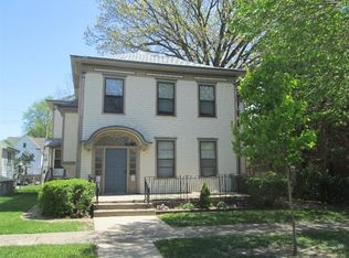 914 N 6th St, Burlington, IA 52601