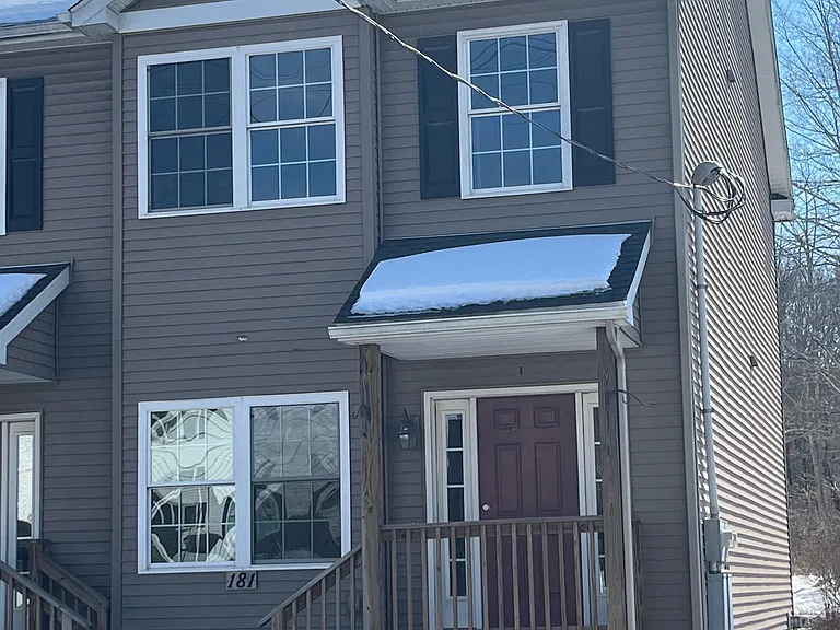 181 Main St #B — Photo 1