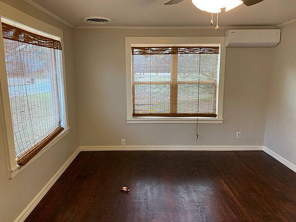 4th image of 903 W University St