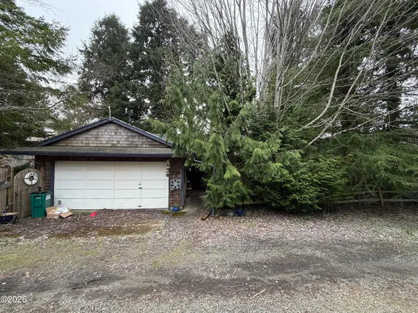 119 S Lagoon St, Rockaway Beach, OR 97136