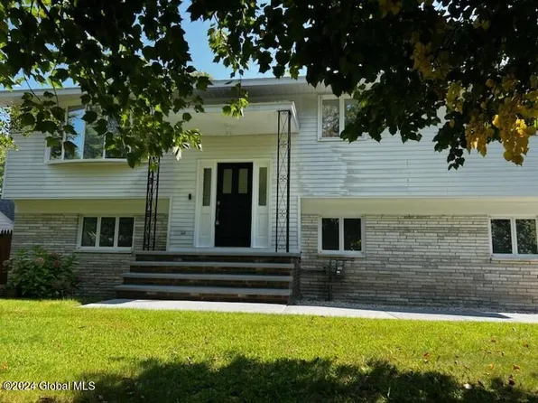 7 Woodcut Lane, Troy, NY 12180