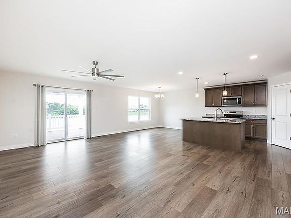5th image of 808 Applewood Creek Dr