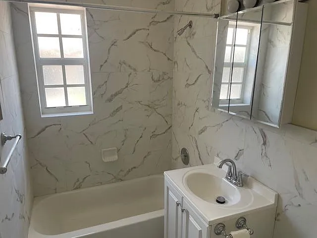 1936 Monroe St #2 — Photo 8