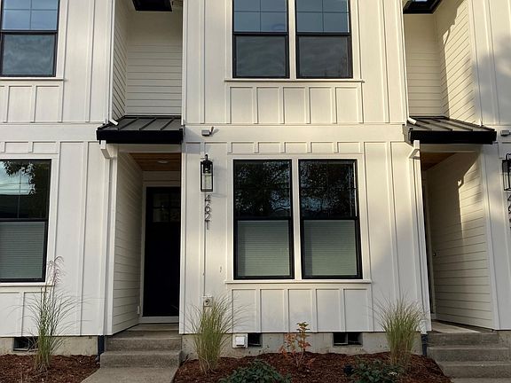 4621 NE 26th Townhome (middle unit)