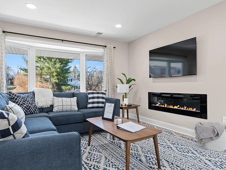 8815 Delphine Rd — Photo 3