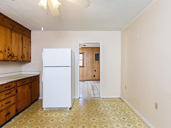4th image of 129 York Dr