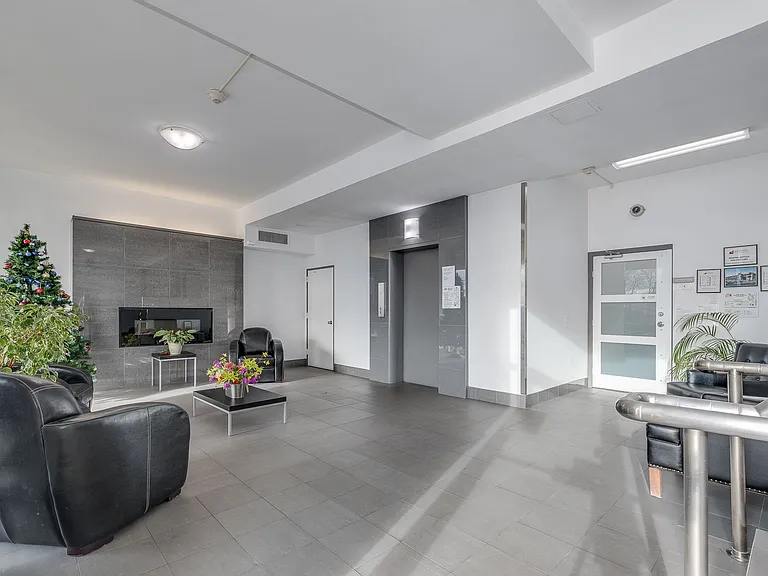 695 SE Marine Dr #605 — Photo 5