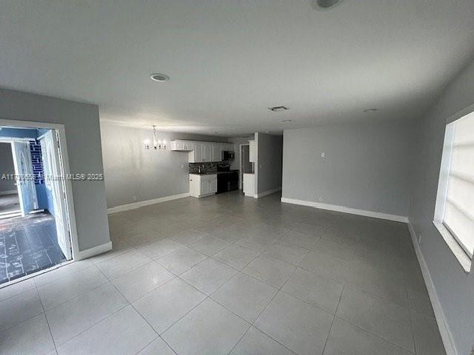 1st image of 816 SW 13th St #1